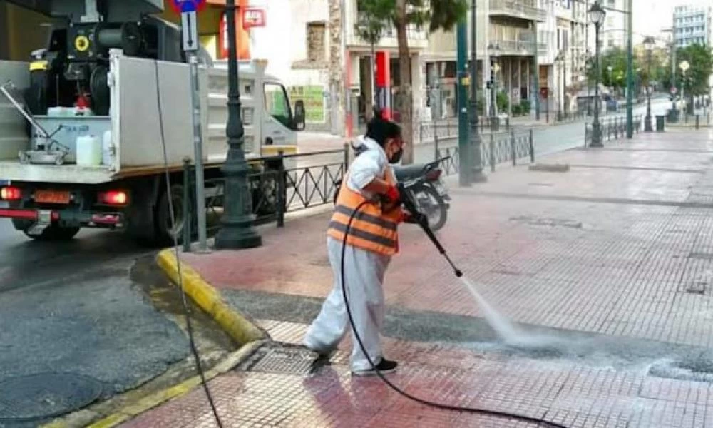 Δήμος Αθηναίων: Καθάρισμα και απολύμανση περιμετρικά της Ομόνοιας